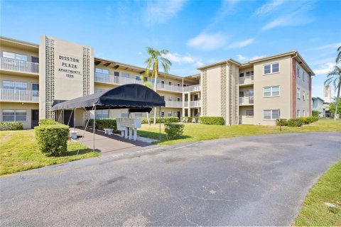Condominio en venta en Saint Petersburg, Florida, 2 dormitorios, 107.02 m2 № 1856501 - foto 1