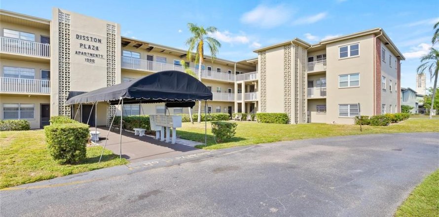 Condominio en Saint Petersburg, Florida, 2 dormitorios № 1856501