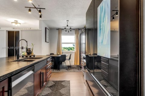 Condominio en venta en Hollywood, Florida, 2 dormitorios, 124.86 m2 № 2154200 - foto 2