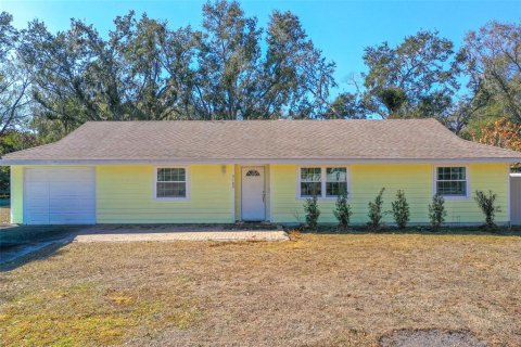 House in Lakeland, Florida 3 bedrooms, 126.35 sq.m. № 2206140