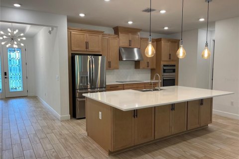 Casa en venta en Kissimmee, Florida, 4 dormitorios, 271.27 m2 № 1828600 - foto 3