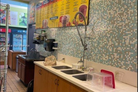 Propiedad comercial en venta en Miami, Florida № 1960528 - foto 5