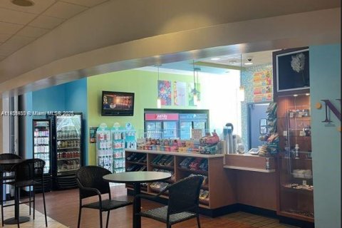 Propiedad comercial en venta en Miami, Florida № 1960528 - foto 3