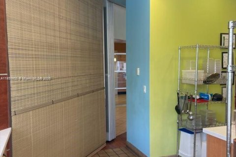 Propiedad comercial en venta en Miami, Florida № 1960528 - foto 6