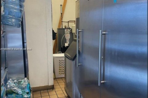 Propiedad comercial en venta en Miami, Florida № 1960528 - foto 19