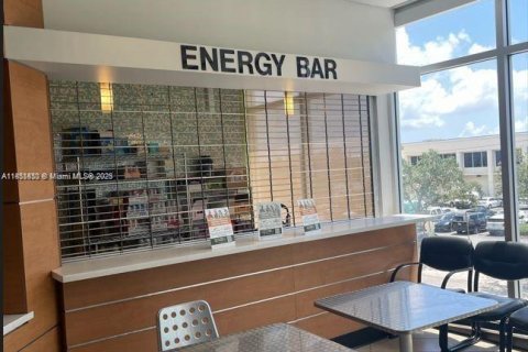 Propiedad comercial en venta en Miami, Florida № 1960528 - foto 4