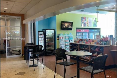 Propiedad comercial en venta en Miami, Florida № 1960528 - foto 11