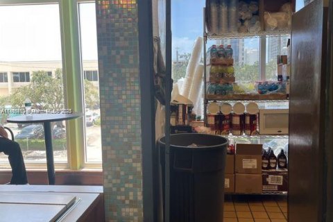 Propiedad comercial en venta en Miami, Florida № 1960528 - foto 7