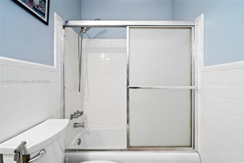 House in Hollywood, Florida 3 bedrooms, 185.62 sq.m. № 1871328 - photo 30