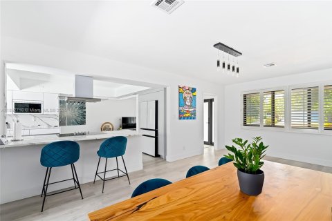 House in Hollywood, Florida 3 bedrooms, 185.62 sq.m. № 1871328 - photo 12