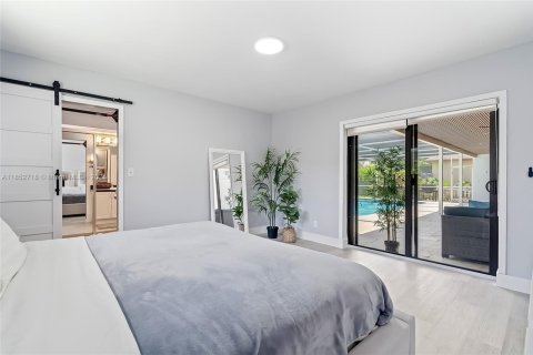 House in Hollywood, Florida 3 bedrooms, 185.62 sq.m. № 1871328 - photo 22