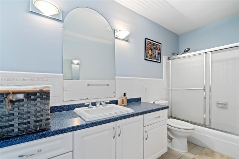 House in Hollywood, Florida 3 bedrooms, 185.62 sq.m. № 1871328 - photo 28