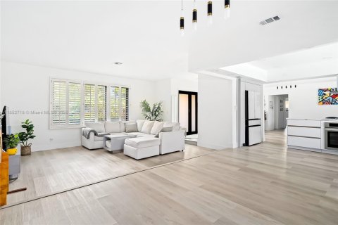 House in Hollywood, Florida 3 bedrooms, 185.62 sq.m. № 1871328 - photo 13