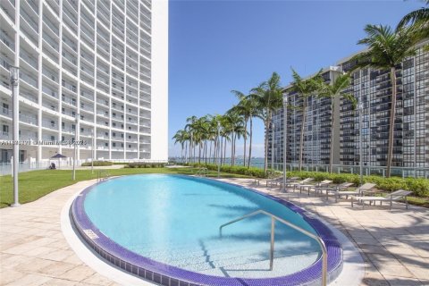 Copropriété à vendre à Miami, Floride: 2 chambres, 107.58 m2 № 1981899 - photo 2