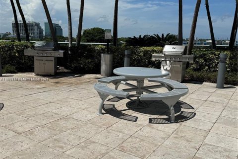 Copropriété à vendre à Miami, Floride: 2 chambres, 107.58 m2 № 1981899 - photo 13