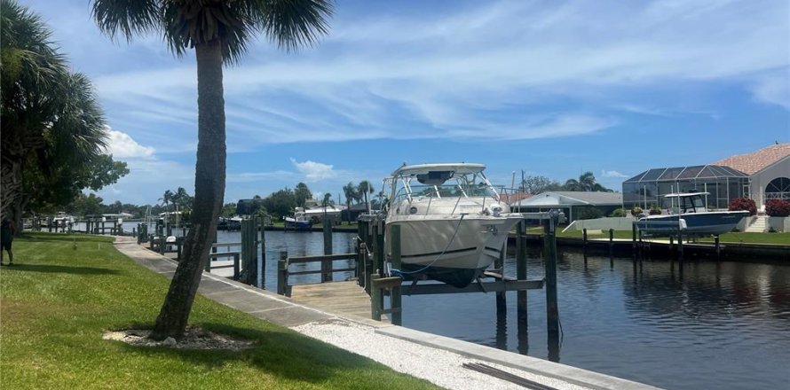 Casa en Englewood, Florida 2 dormitorios, 145.48 m2 № 1900880