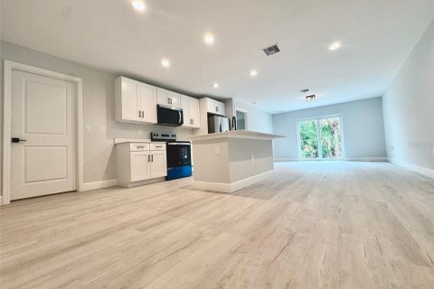 Casa en alquiler en Port Charlotte, Florida, 3 dormitorios, 117.99 m2 № 1680227 - foto 4