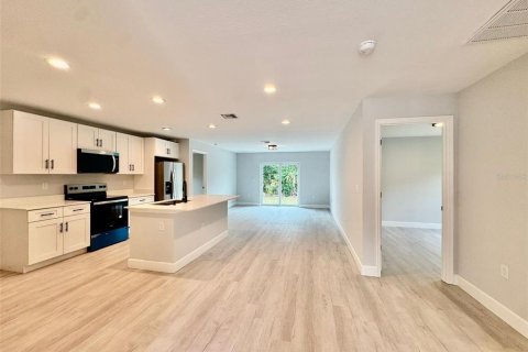 Casa en alquiler en Port Charlotte, Florida, 3 dormitorios, 117.99 m2 № 1680227 - foto 5