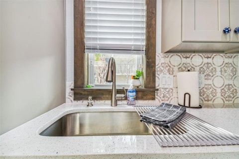 House in Dunedin, Florida 1 bedroom, 59.46 sq.m. № 790263 - photo 9