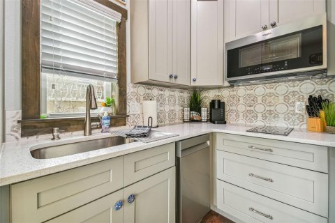 House in Dunedin, Florida 1 bedroom, 59.46 sq.m. № 790263 - photo 8