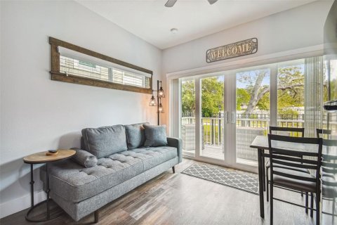 House in Dunedin, Florida 1 bedroom, 59.46 sq.m. № 790263 - photo 13