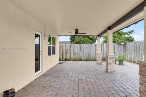 Villa ou maison à vendre à Homestead, Floride: 4 chambres, 130.06 m2 № 1929930 - photo 29