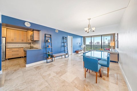 Copropriété à louer à Aventura, Floride: 2 chambres, 107.49 m2 № 1896276 - photo 10