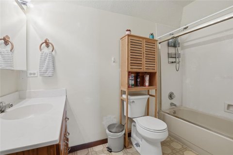 House in Edgewater, Florida 3 bedrooms, 144.93 sq.m. № 2236332 - photo 13