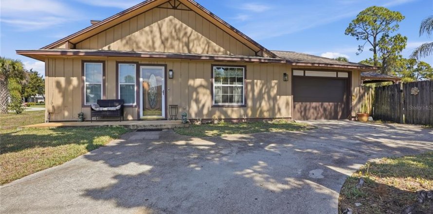 House in Edgewater, Florida 3 bedrooms, 144.93 sq.m. № 2236332