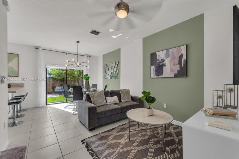 Adosado en venta en Homestead, Florida, 3 dormitorios, 137.77 m2 № 1986435 - foto 7