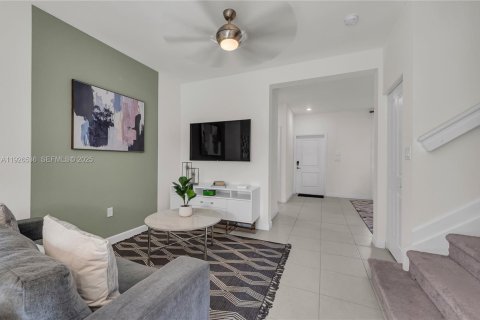 Adosado en venta en Homestead, Florida, 3 dormitorios, 137.77 m2 № 1986435 - foto 9