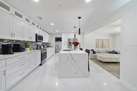 Casa en alquiler en Orlando, Florida, 4 dormitorios, 221.11 m2 № 1910476 - foto 5