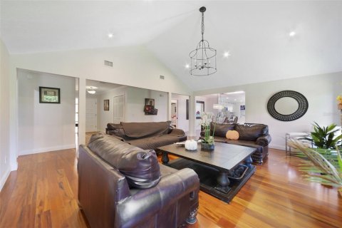 Casa en alquiler en Orlando, Florida, 4 dormitorios, 221.11 m2 № 1910476 - foto 3