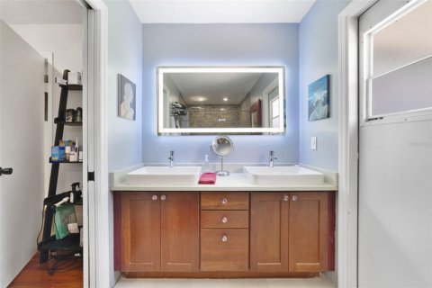 Casa en alquiler en Orlando, Florida, 4 dormitorios, 221.11 m2 № 1910476 - foto 10