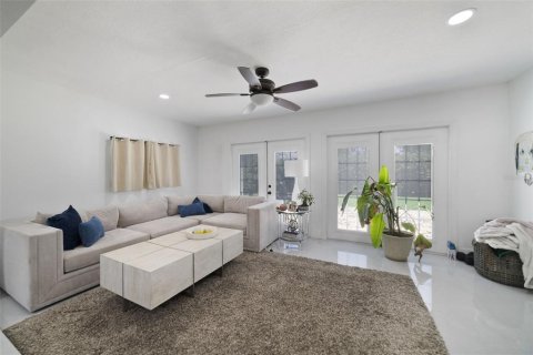 Casa en alquiler en Orlando, Florida, 4 dormitorios, 221.11 m2 № 1910476 - foto 6
