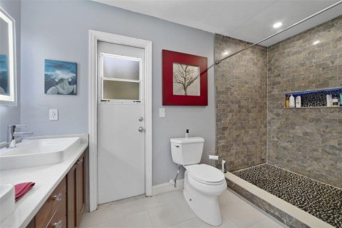 Casa en alquiler en Orlando, Florida, 4 dormitorios, 221.11 m2 № 1910476 - foto 11