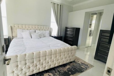 Casa en alquiler en Fort Myers, Florida, 3 dormitorios № 1932108 - foto 13