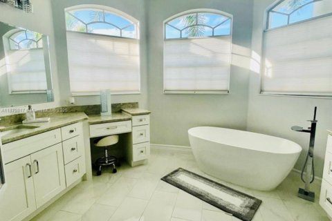 Casa en alquiler en Fort Myers, Florida, 3 dormitorios № 1932108 - foto 16