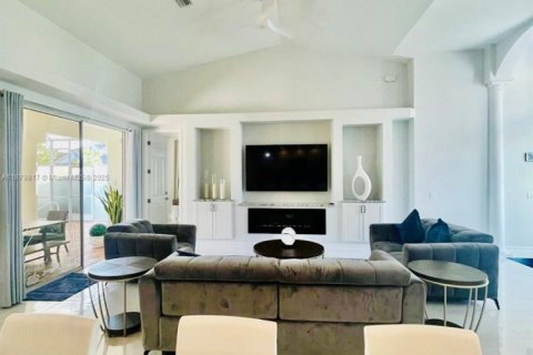 Casa en alquiler en Fort Myers, Florida, 3 dormitorios № 1932108 - foto 8