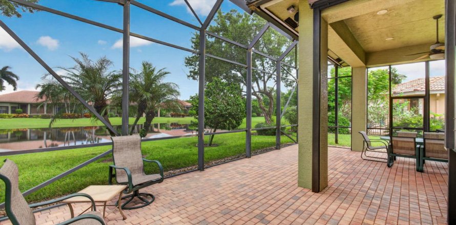 House in Boynton Beach, Florida 4 bedrooms, 268.86 sq.m. № 2394617