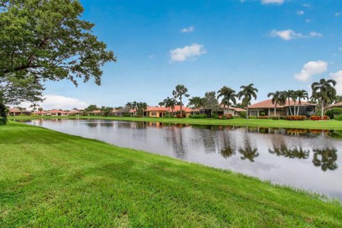 House in Boynton Beach, Florida 4 bedrooms, 268.86 sq.m. № 2394617 - photo 5