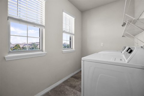 House in Winter Garden, Florida 3 bedrooms, 204.38 sq.m. № 1904769 - photo 24