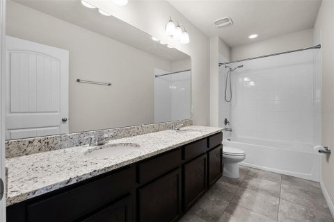 House in Winter Garden, Florida 3 bedrooms, 204.38 sq.m. № 1904769 - photo 23