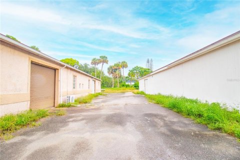 Immobilier commercial à vendre à Titusville, Floride: 459.87 m2 № 2413993 - photo 7
