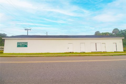 Immobilier commercial à vendre à Titusville, Floride: 459.87 m2 № 2413993 - photo 2