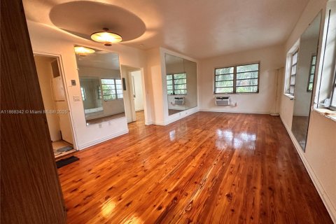 Condominio en alquiler en Miami Beach, Florida, 1 dormitorio, 46.45 m2 № 2012129 - foto 2
