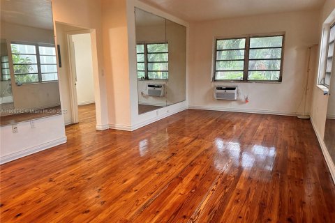 Condominio en alquiler en Miami Beach, Florida, 1 dormitorio, 46.45 m2 № 2012129 - foto 3