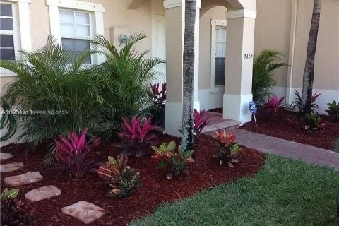 Touwnhouse à vendre à Homestead, Floride: 2 chambres, 114.64 m2 № 1994142 - photo 2