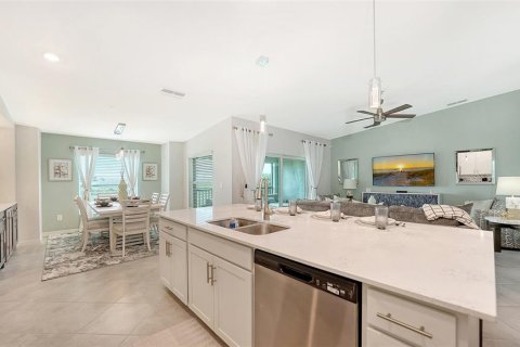 Condo in Venice, Florida, 2 bedrooms in WELLEN PARK  № 1319442 - photo 19