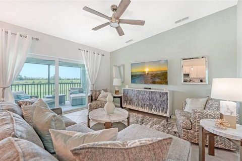 Condo in Venice, Florida, 2 bedrooms in WELLEN PARK  № 1319442 - photo 12